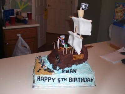 Pirate-boat-cake-21361849